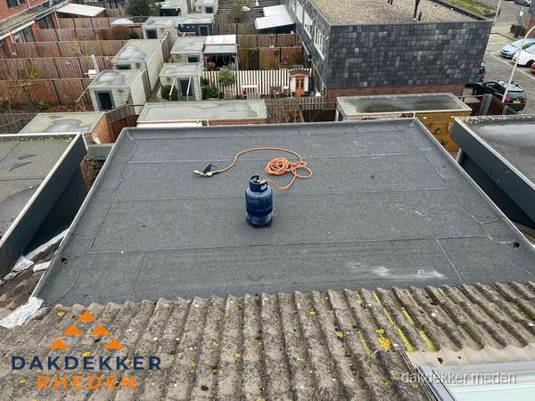 Dakrenovatie afgerond met nieuwe bitumen dakbedekking in Rheden