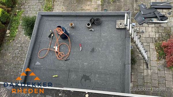Plat dak met nieuwe bitumen bedekking in Rheden Plat dak met nieuwe bitumen bedekking in Rheden