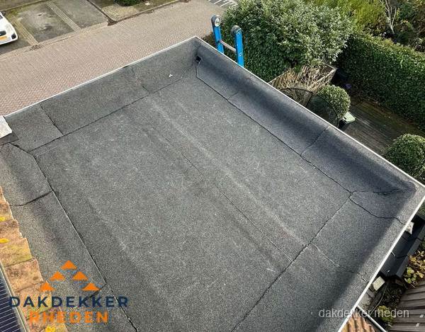 Gerenoveerd plat dak met nieuwe bitumen dakbedekking in Rheden Gerenoveerd plat dak met nieuwe bitumen dakbedekking in Rheden