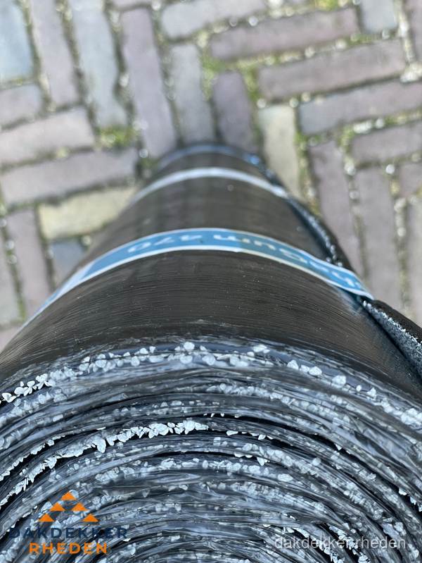 Rol bitumen dakleer met leislag voor plat dak in Rheden Rol bitumen dakleer met leislag voor plat dak in Rheden