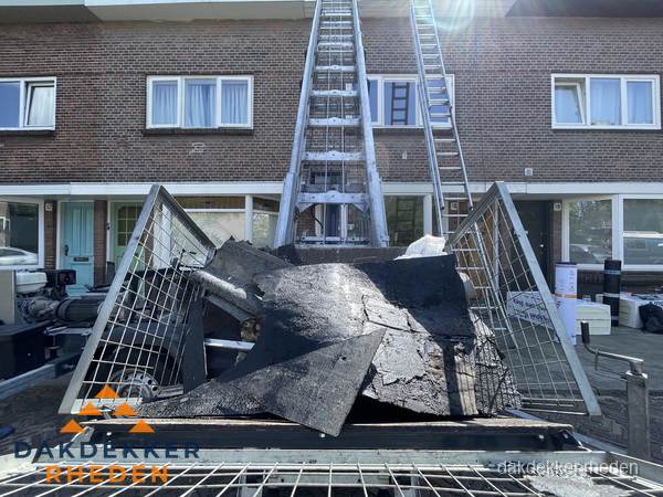Kosten dakreparatie: dakschade aan flatgebouw in Rheden Kosten dakreparatie: dakschade aan flatgebouw in Rheden