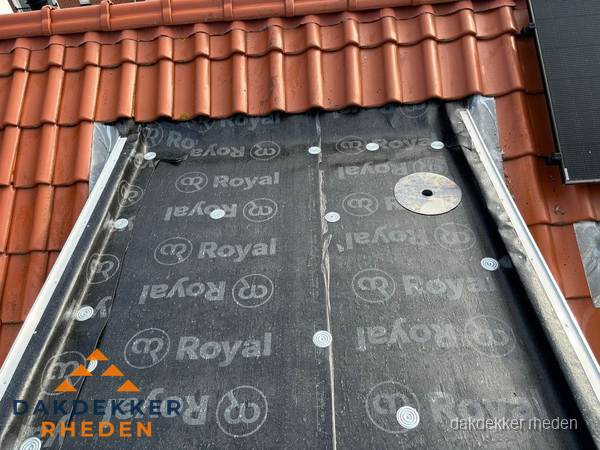 Nieuw dak met dakpannen en Royal onderlaag bij woning in Rheden