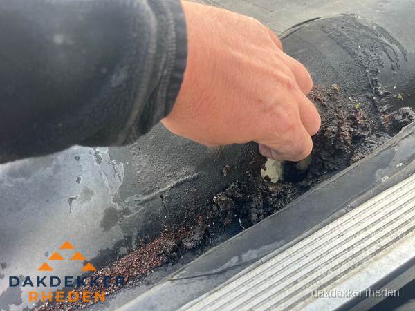 Schade aan bitumen dakbedekking op plat dak in Rheden Schade aan bitumen dakbedekking op plat dak in Rheden